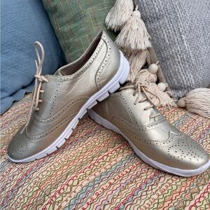 Wanted Shoes Corcoran style Metalic Gold faux leather Size 7.5 Oxfords